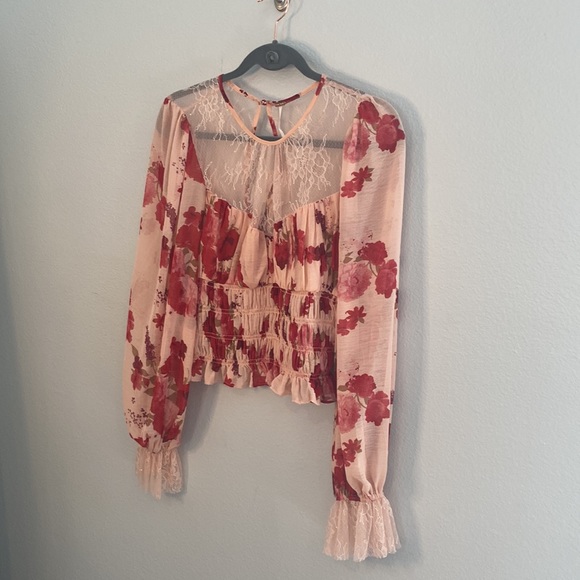 Free People Daphne blouse floral, smocked, lace detail, feminine, size large - Picture 4 of 10